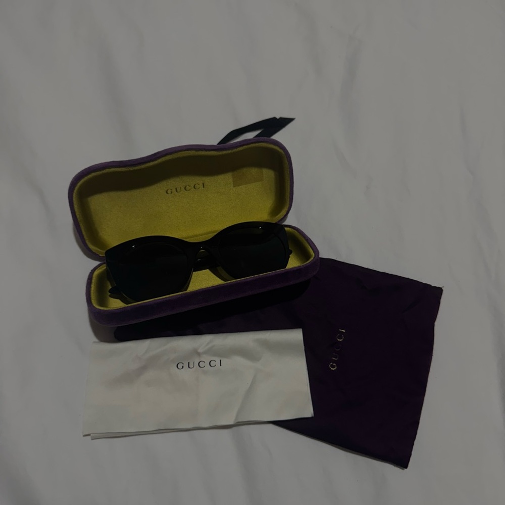 Gucci Black Sunglasses with Purple velvet Case